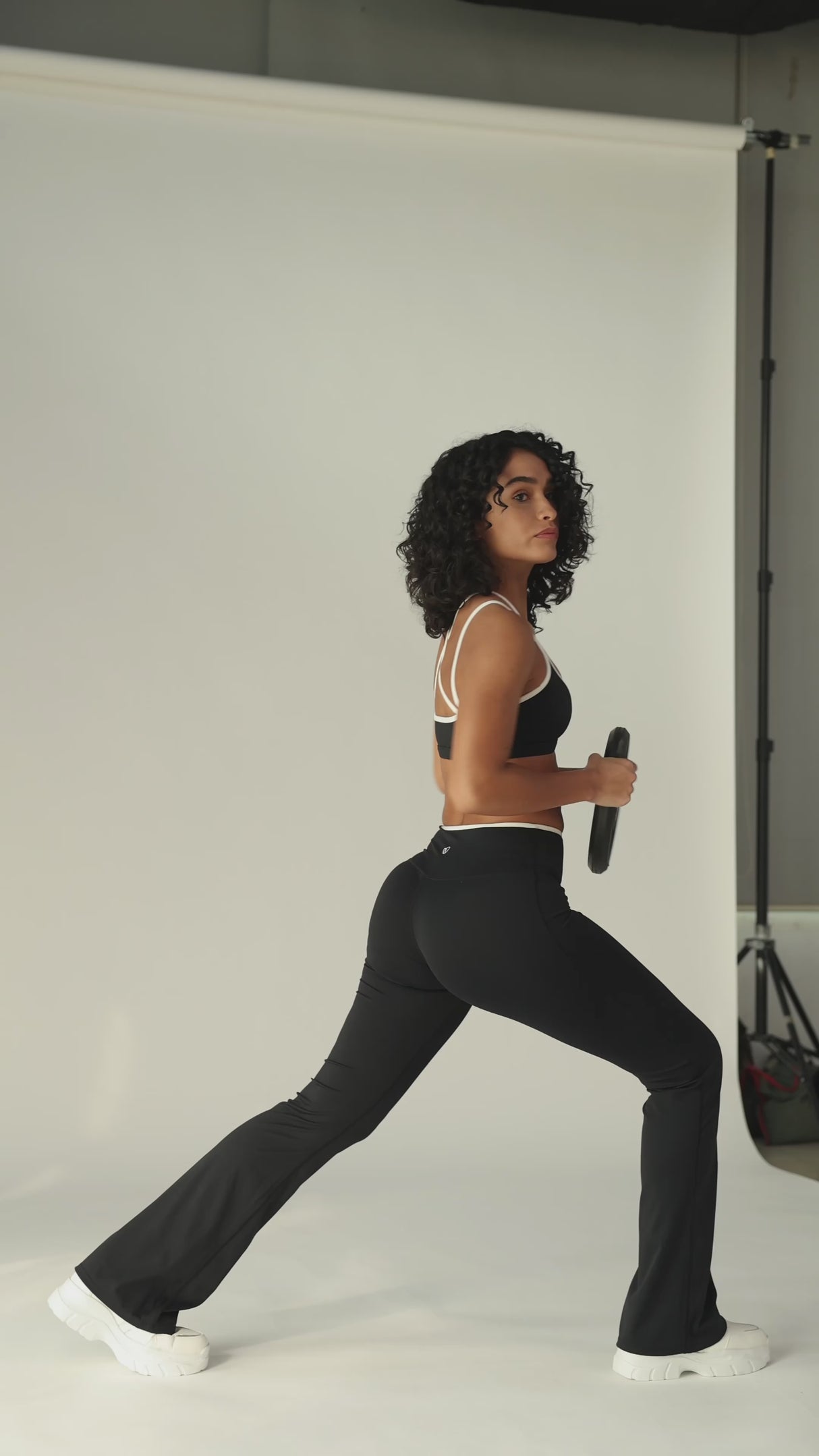 ContrastSculpt Flared Leggings